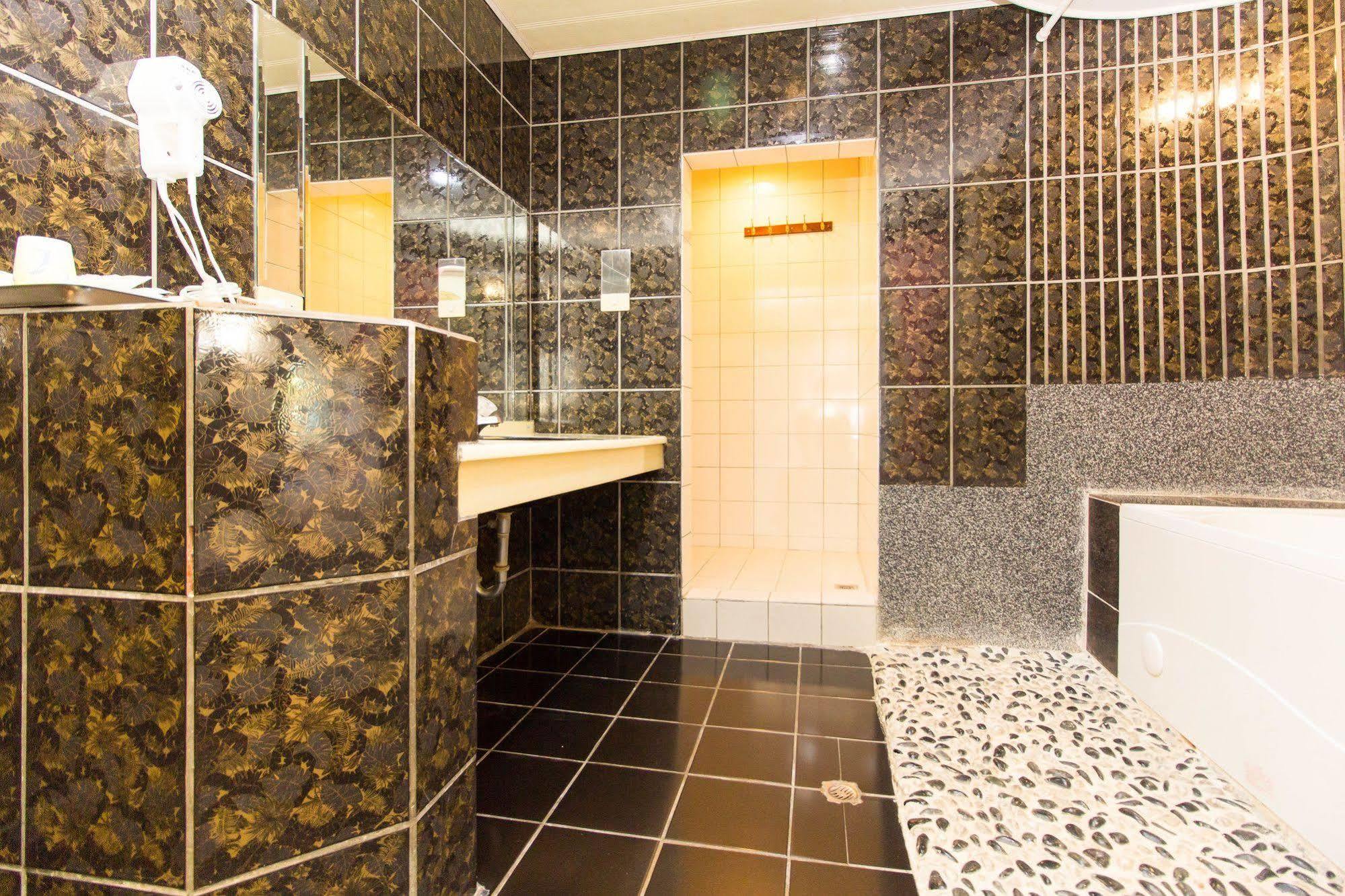 Day Chen Hotel Yilan Extérieur photo
