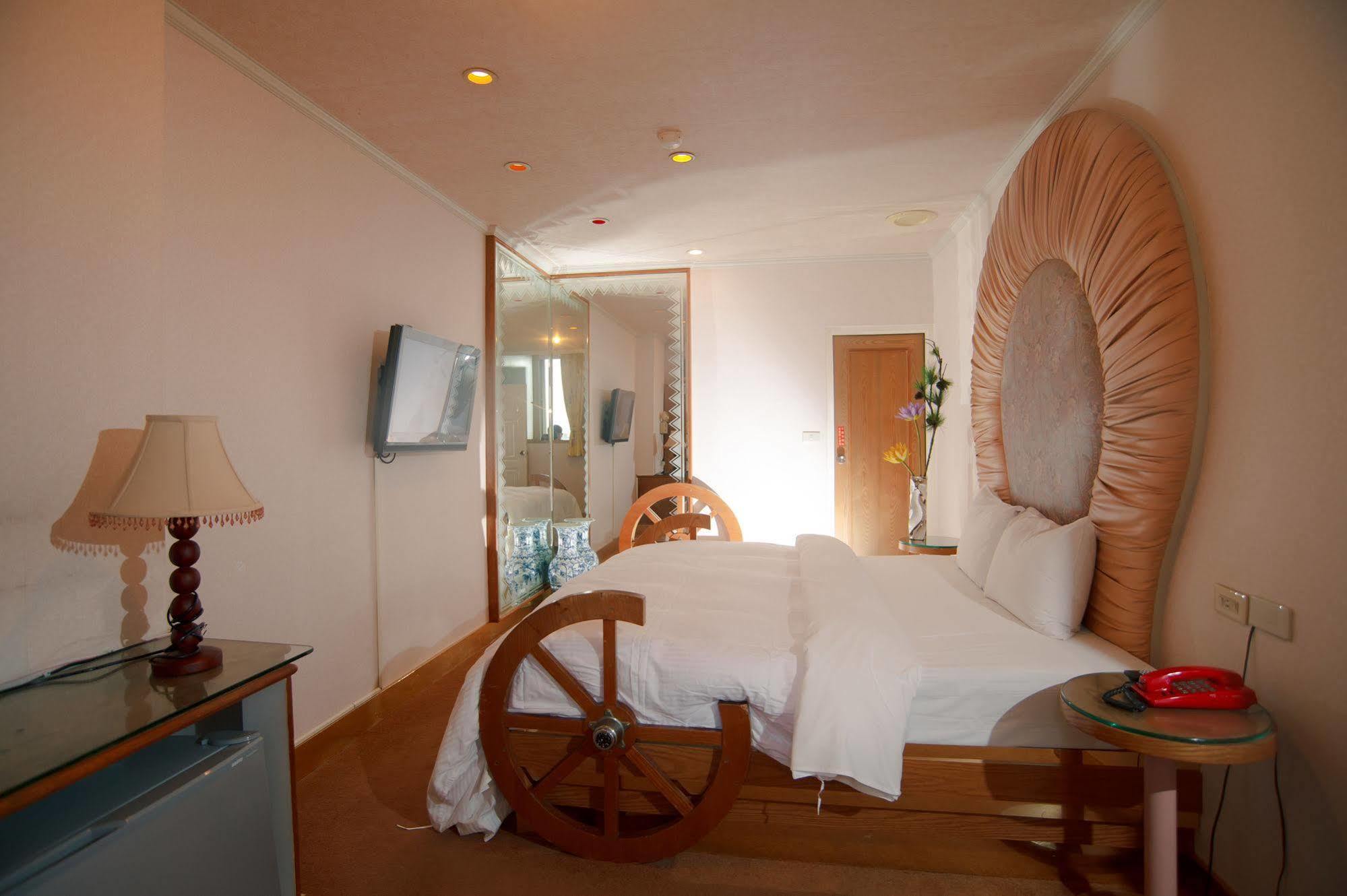 Day Chen Hotel Yilan Extérieur photo